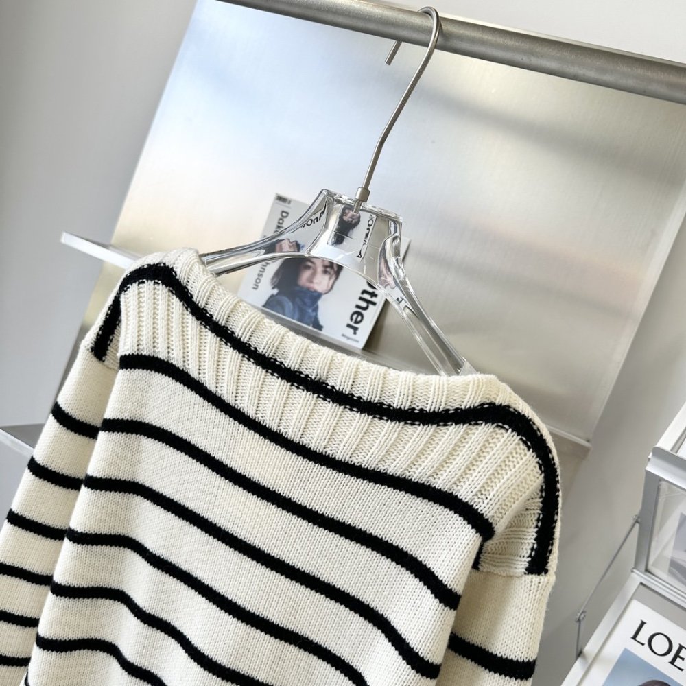 Knitted pullover at strip фото 6