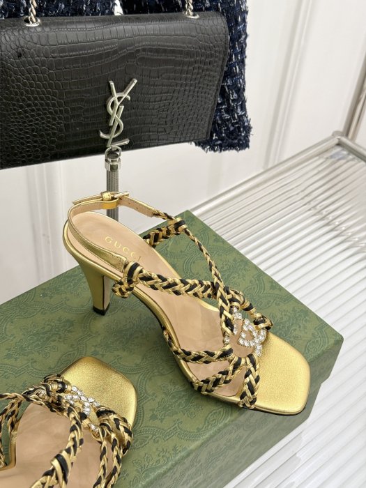 Босоножки фото 5