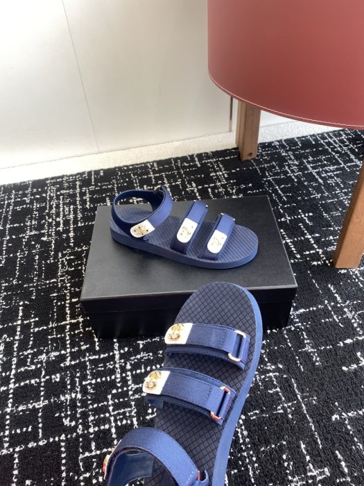 Шлепанцы женские фото 6