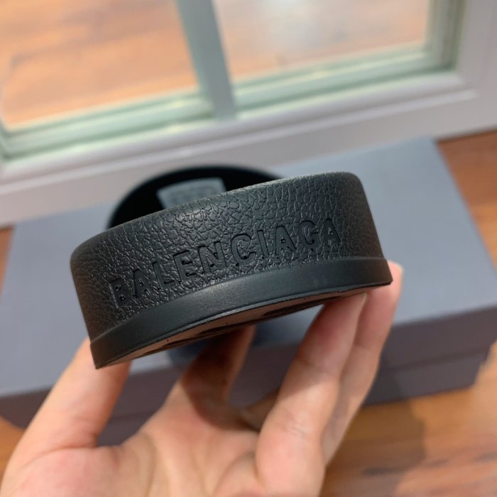 Шлепанцы фото 7