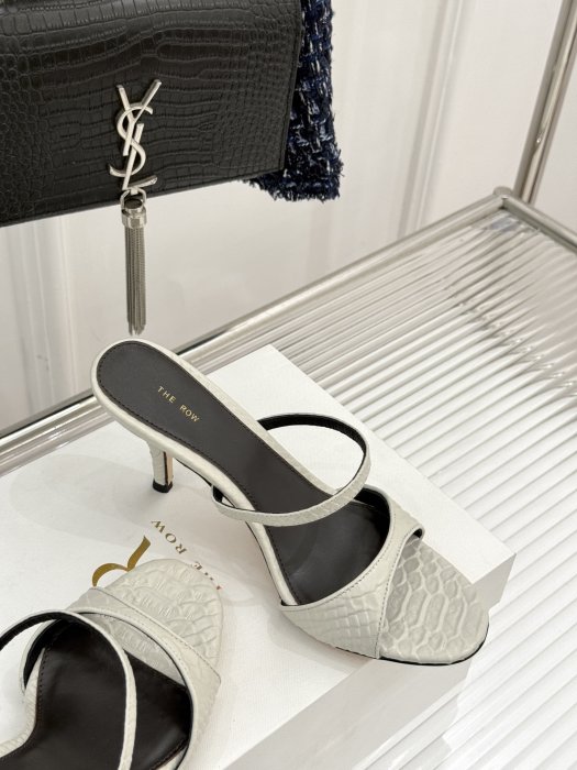 Босоножки фото 5