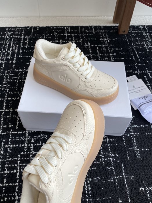 Кроссовки женские фото 6