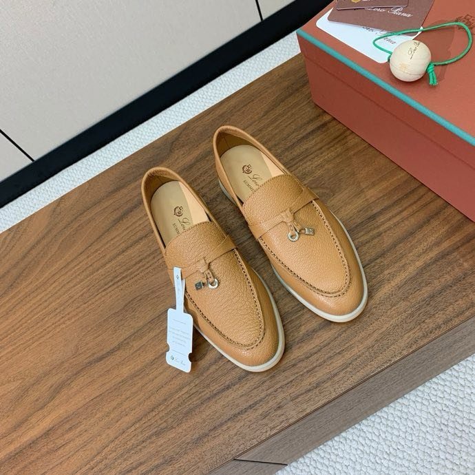 Лоферы женские