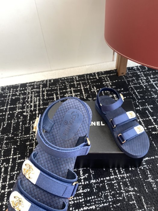 Шлепанцы женские фото 8