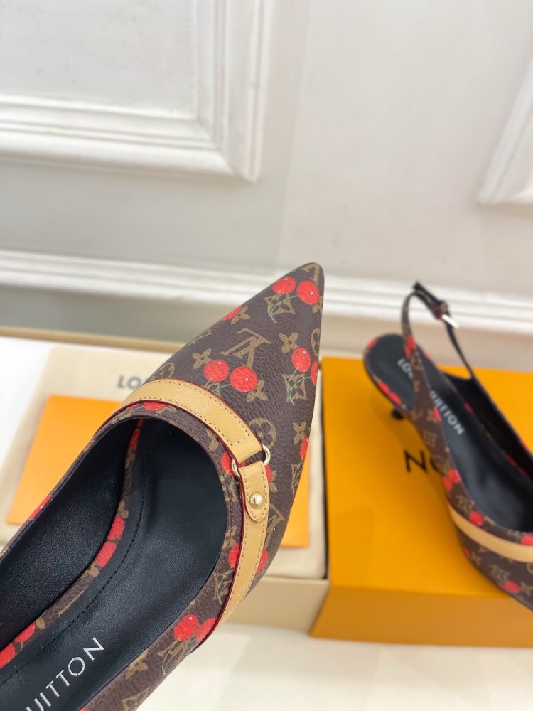 Босоножки фото 6