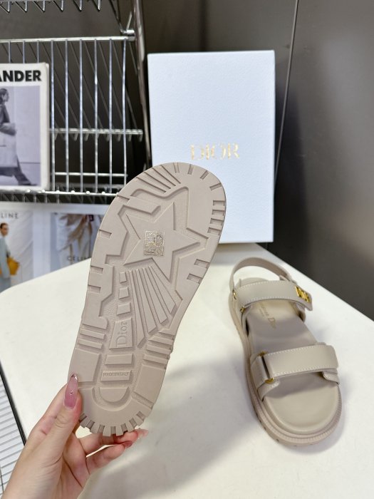 Сандалі жіночі фото 9