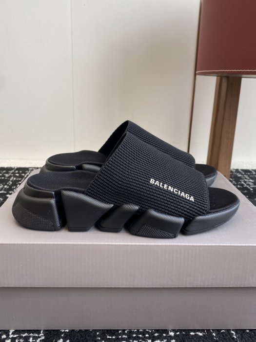 Шлепанцы женские фото 2