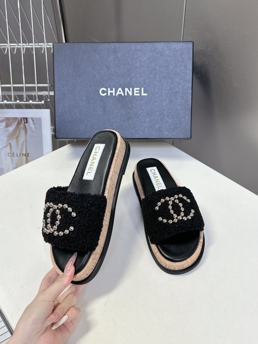 Шлепанцы женские фото 4