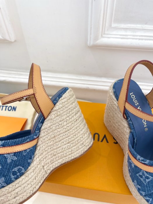 Босоножки фото 8