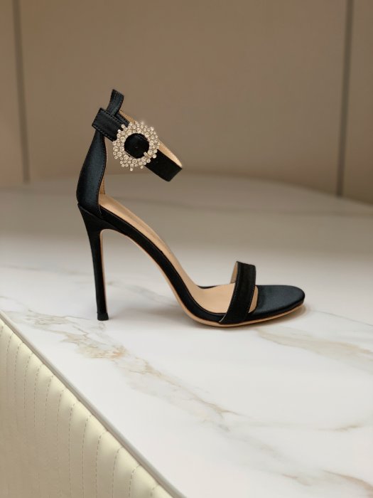 Босоножки фото 7