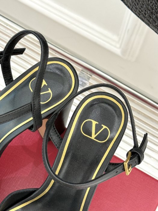 Босоножки фото 8