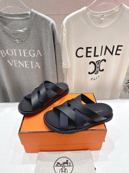 Шлепанцы женские фото 4