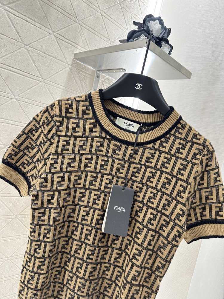 Футболка жіноча фото 3