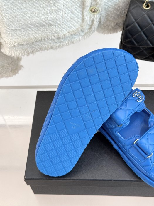 Шлепанцы женские фото 9