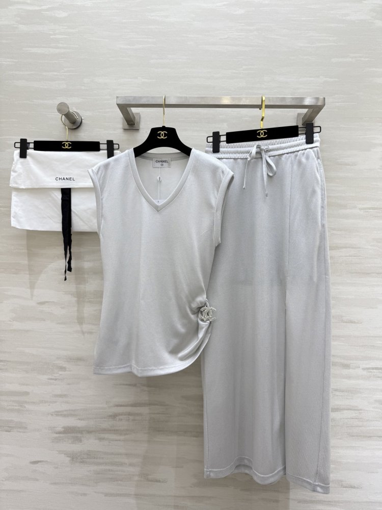 Костюм жіночий