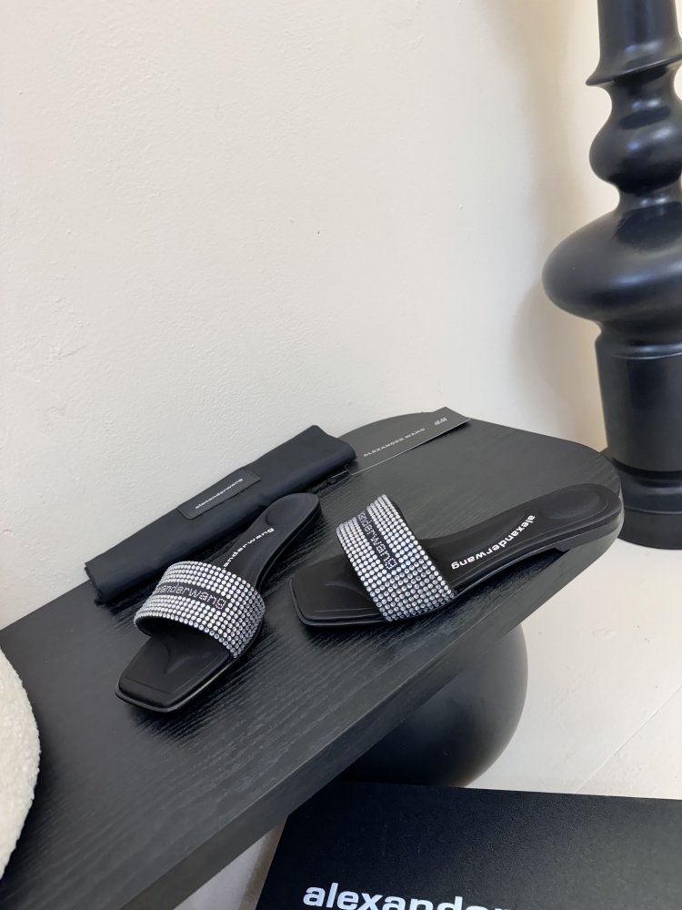 Шлепанцы женские фото 3