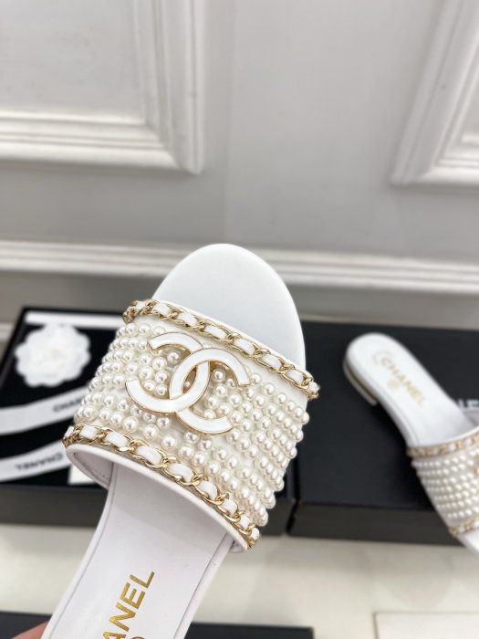 Шлепанцы женские фото 6