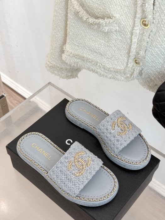 Шлепанцы женские фото 3