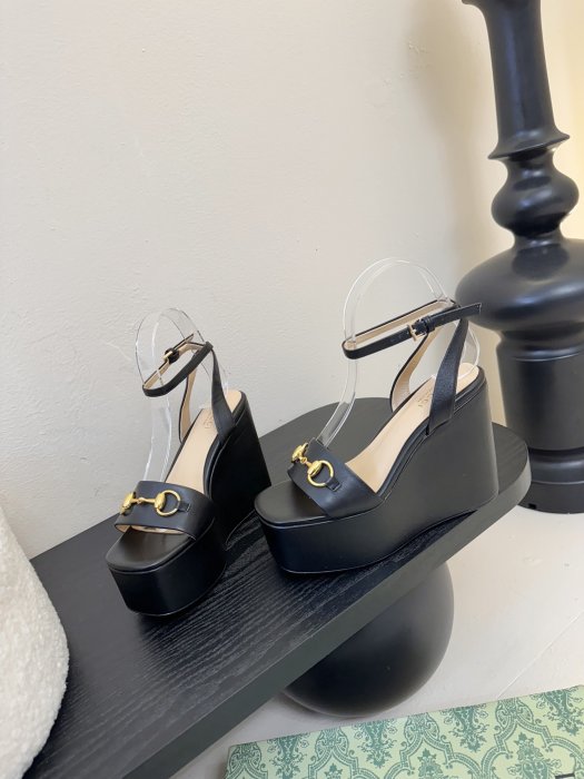 Босоножки фото 3