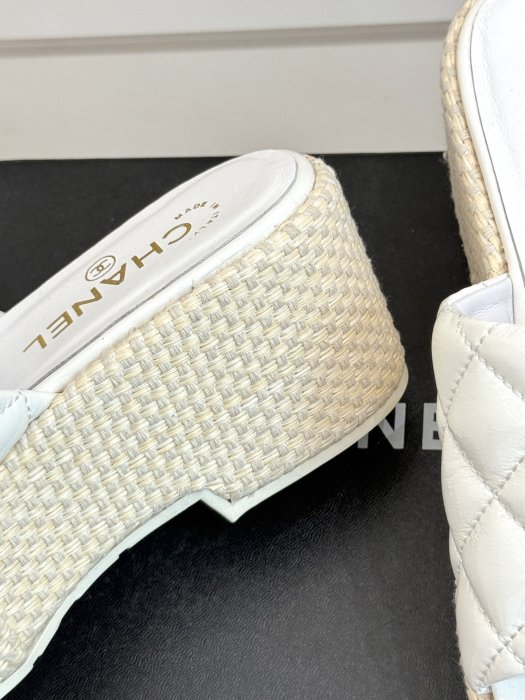 Шлепанцы женские фото 6