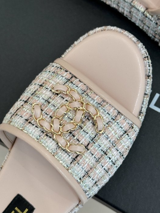 Шлепанцы женские фото 7