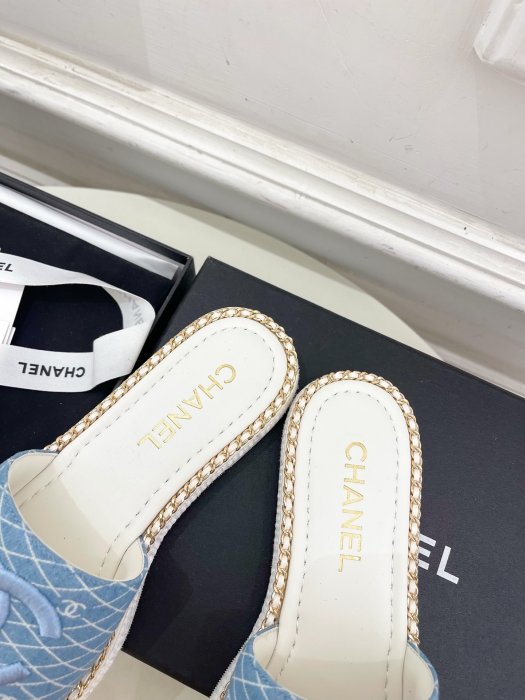 Шлепанцы женские фото 8