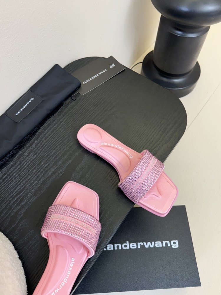 Шлепанцы женские фото 4