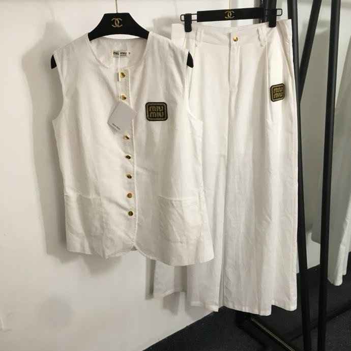 Костюм женский