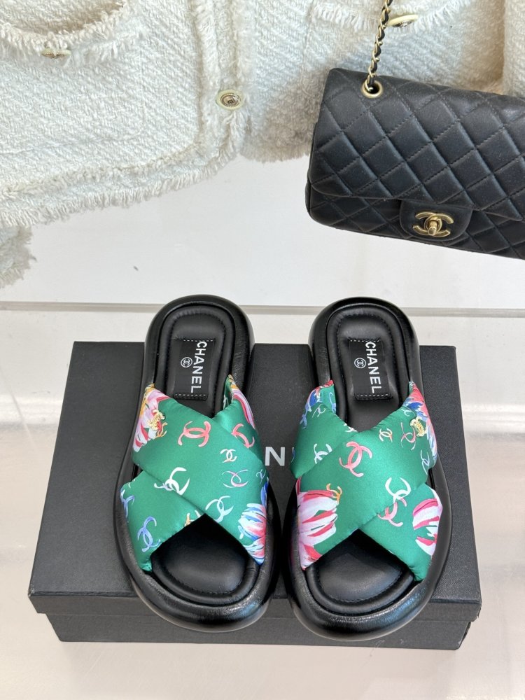 Шлепанцы женские фото 4