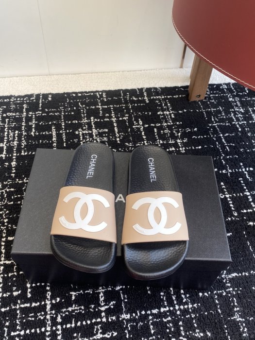 Шлепанцы женские