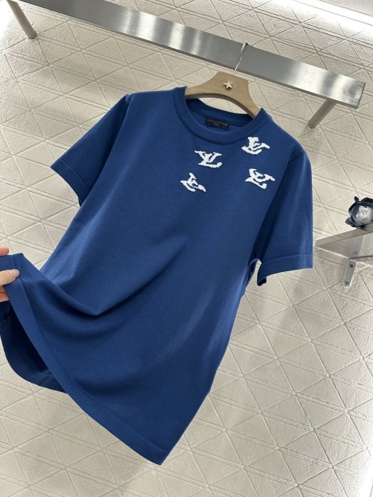 T-shirt women's фото 6