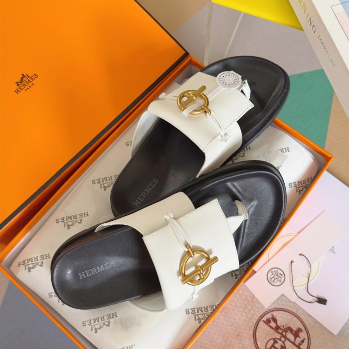 Шлепанцы женские фото 4