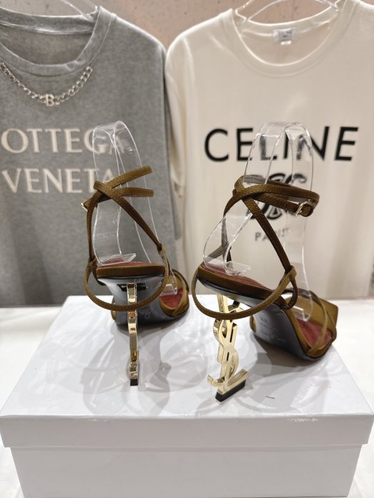 Босоножки фото 8