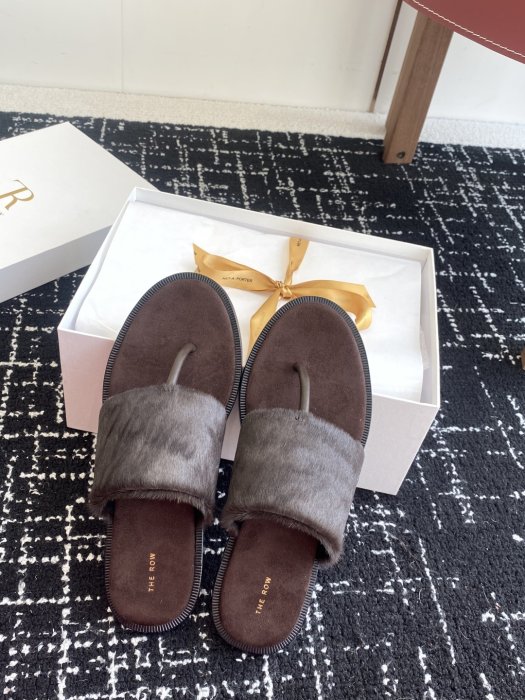 Шлепанцы женские фото 4