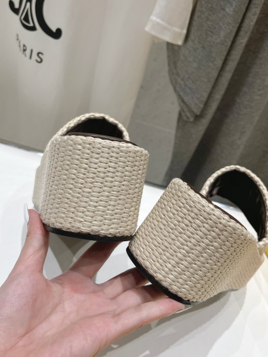 Шлепанцы фото 8