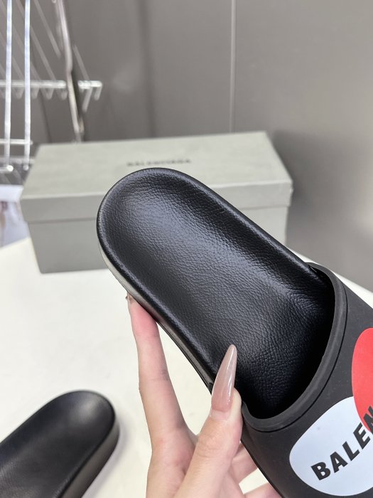 Шлепанцы фото 8