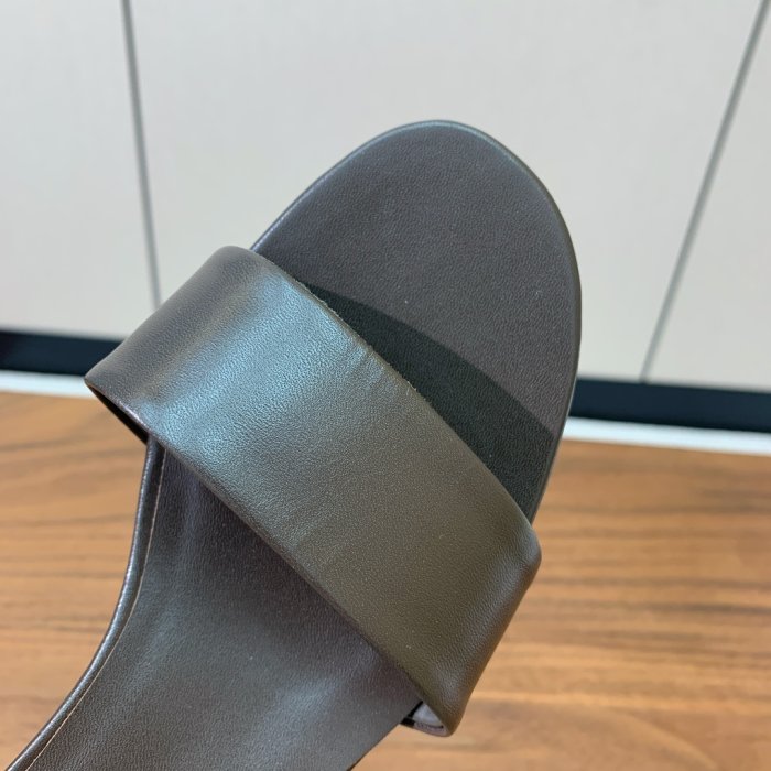 Босоножки фото 7