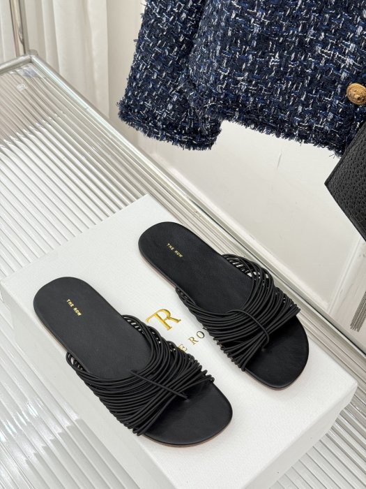 Шлепанцы женские фото 3