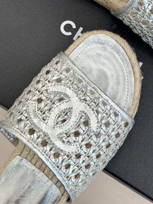 Шлепанцы женские фото 7