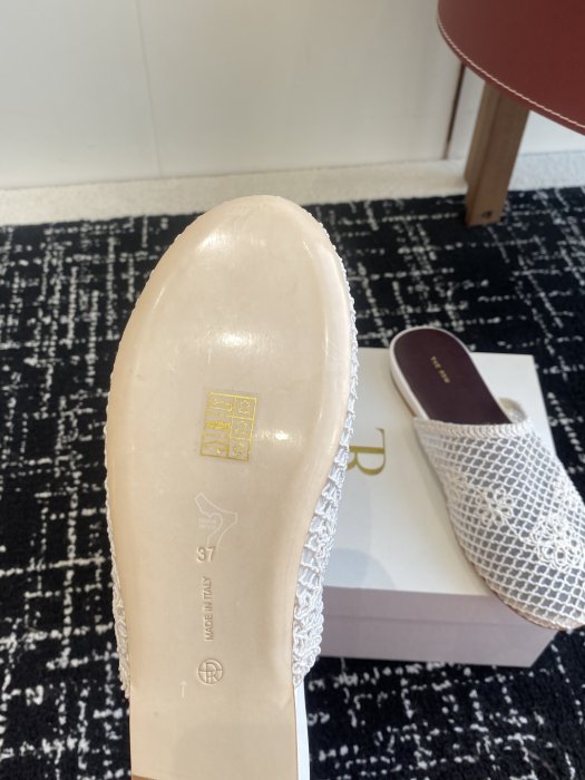 Шлепанцы женские фото 9