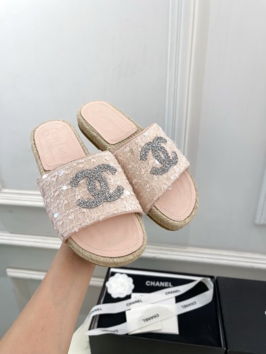 Шлепанцы женские фото 5