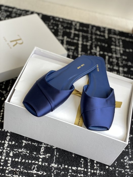 Шлепанцы женские фото 5