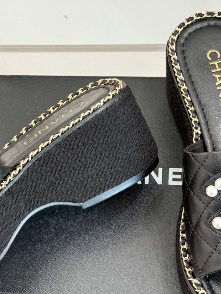 Шльопанці жіночі фото 6