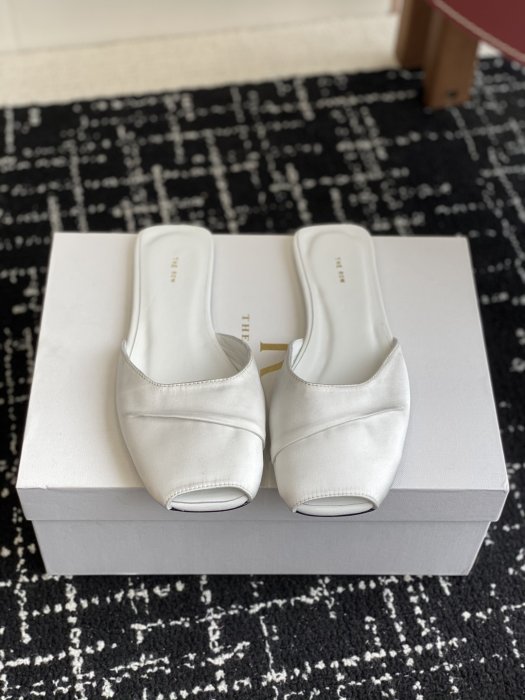 Шлепанцы женские