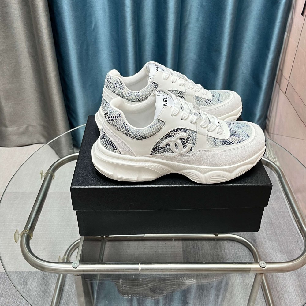 Кроссовки женские