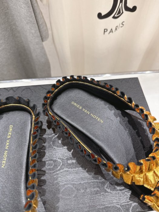 Шлепанцы фото 6