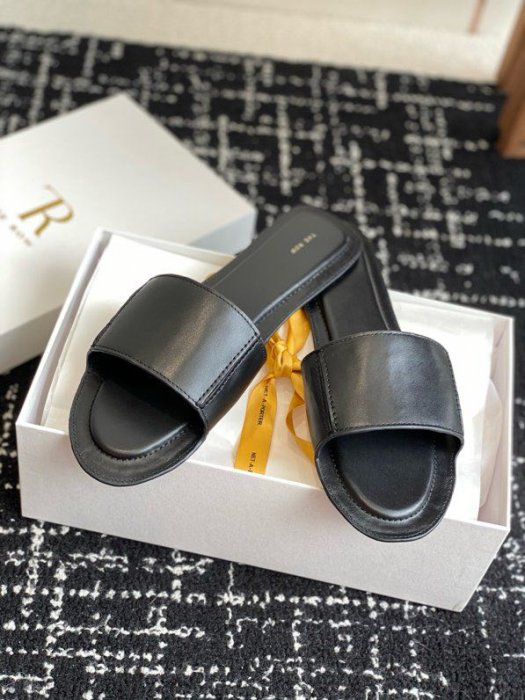 Шлепанцы фото 7