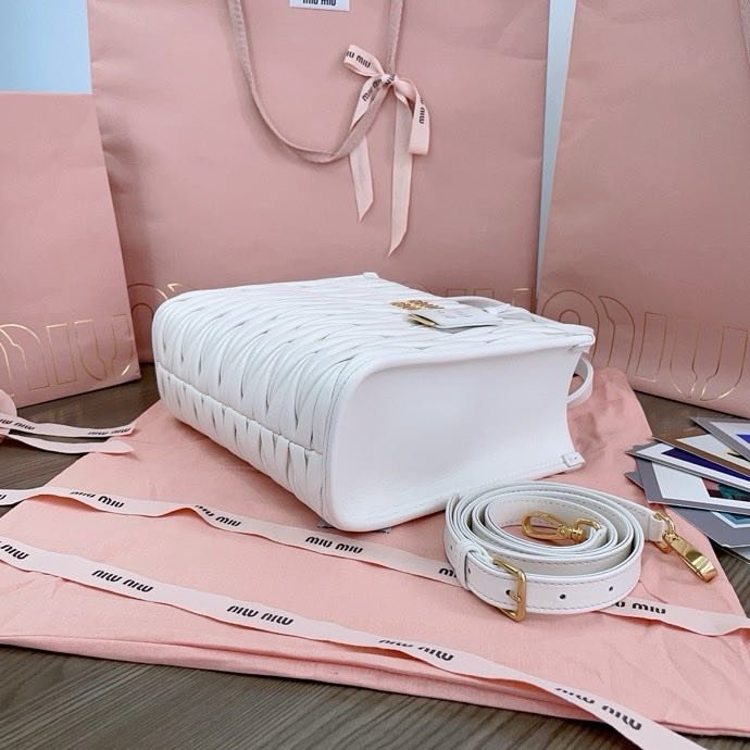 Сумка женская Matelasse 5BG263 24 см фото 4