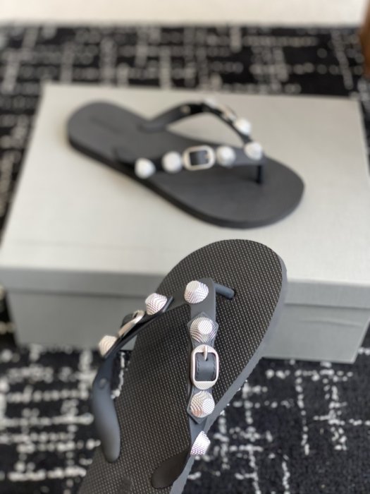 Шлепанцы женские фото 6