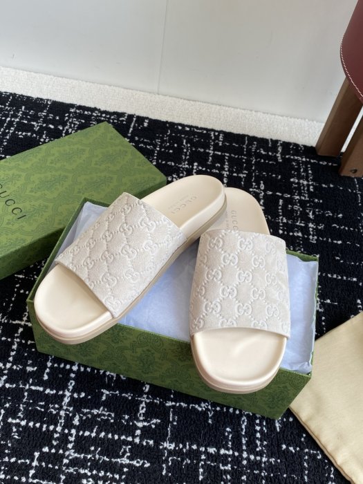 Шлепанцы фото 5